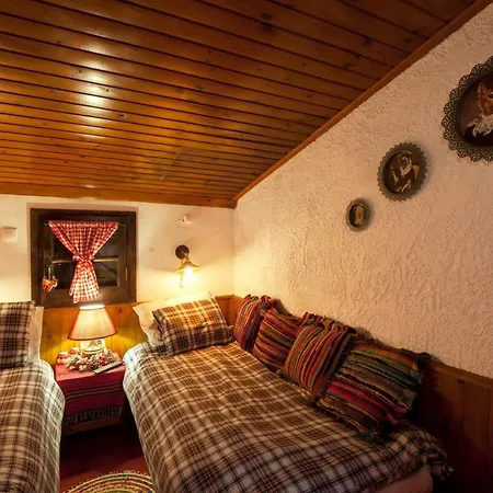 Dandy Agoriani - Iris- Fireplace - Up To 6