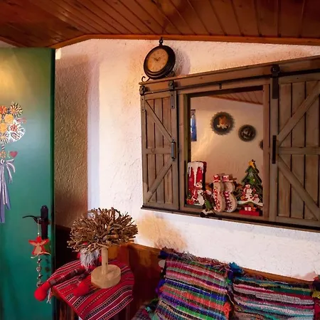 Dandy Agoriani - Iris- Fireplace - Up To 6